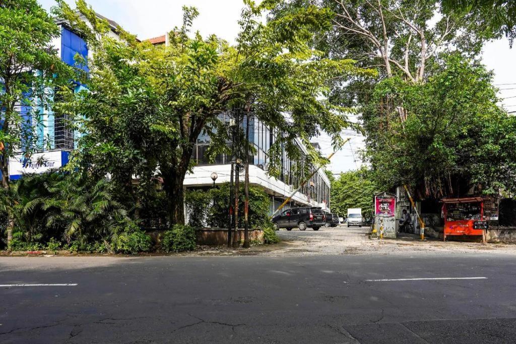 Spot On 90147 Gosepa Ambengan Plaza Hotel Surabaya Buitenkant foto