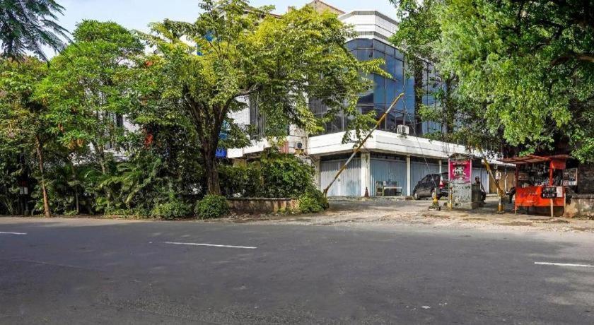 Spot On 90147 Gosepa Ambengan Plaza Hotel Surabaya Buitenkant foto